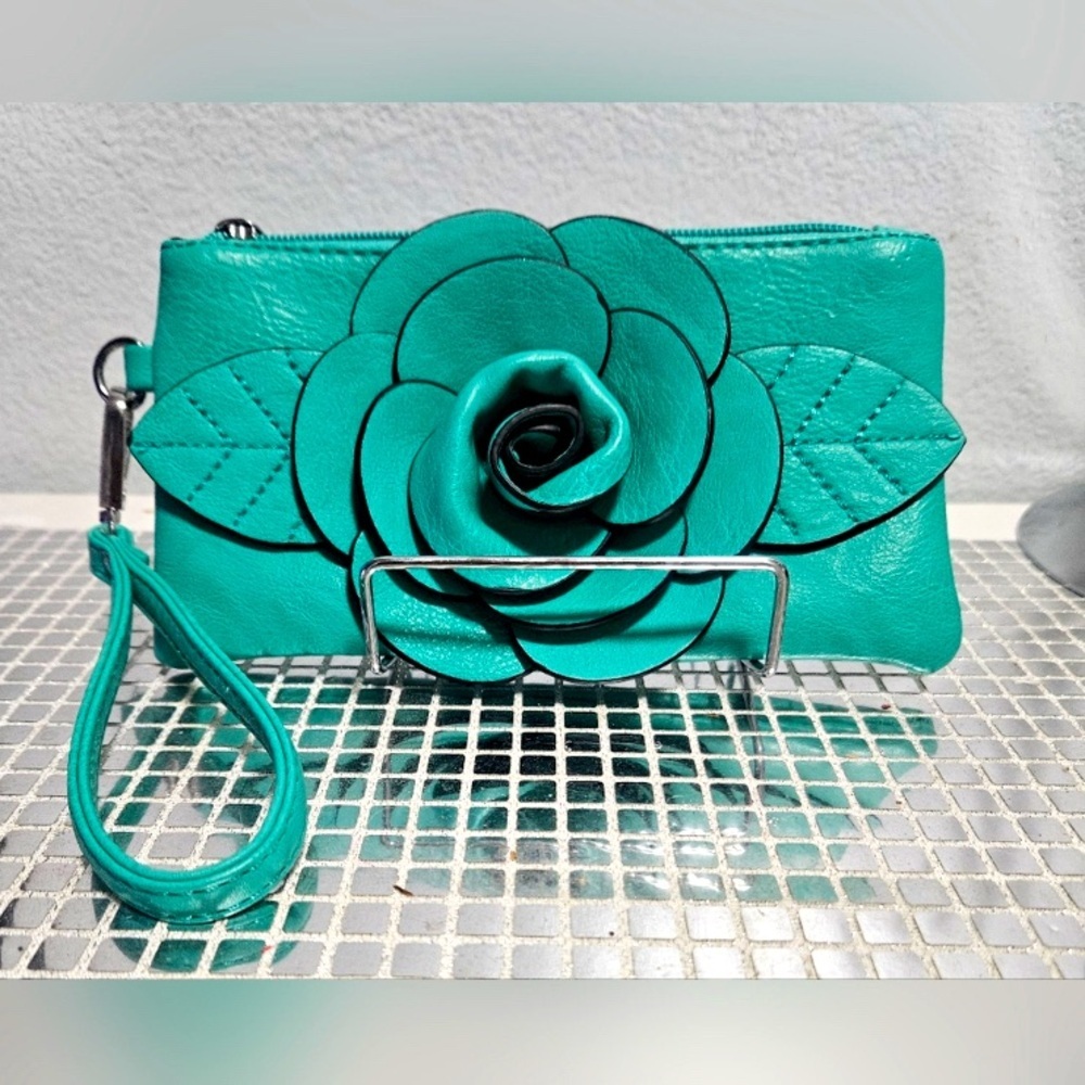MELLOW WORLD Teal 3D Rose Wristlet, EUC - Picture 9 of 9